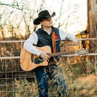 Live Music - Aaron Chesnut